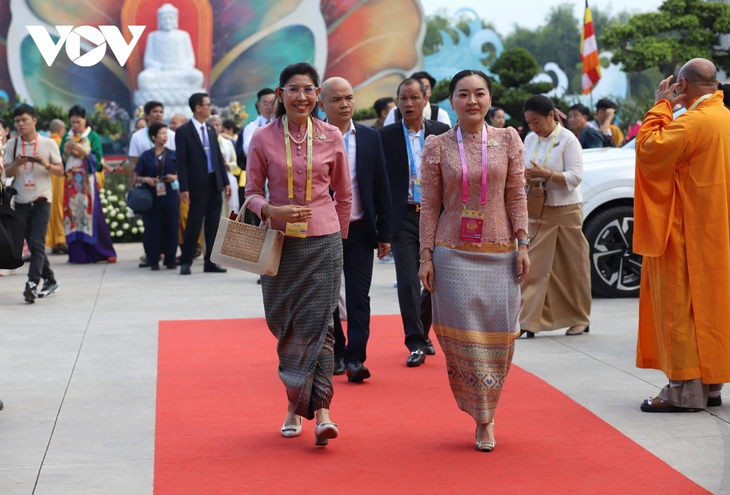 Vesak 2025: Tôn vinh các giá trị Phật giáo về hòa bình và phát triển bền vững - ảnh 13