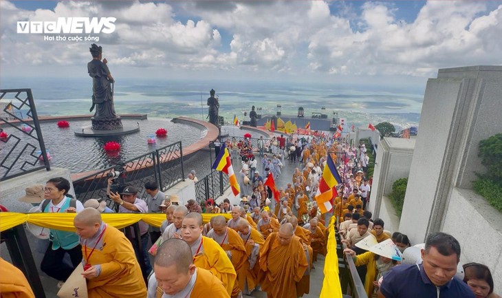 Cung nghinh Xá lợi Đức Phật lên đỉnh núi Bà Đen, Tây Ninh - ảnh 13