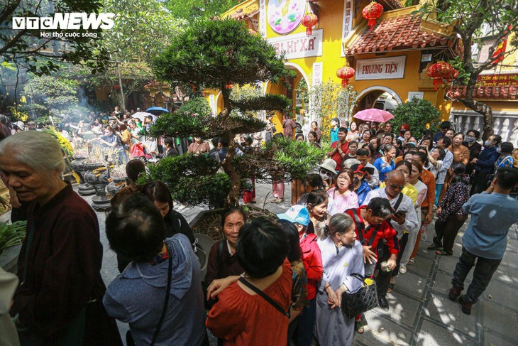Phật tử trang nghiêm kính mừng Phật đản tại chùa Quán Sứ - ảnh 2
