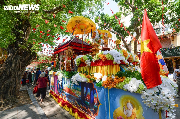 Ngôi chùa hơn 500 năm tuổi ở Hà Nội trước giờ cung nghinh xá lợi Đức Phật - ảnh 17