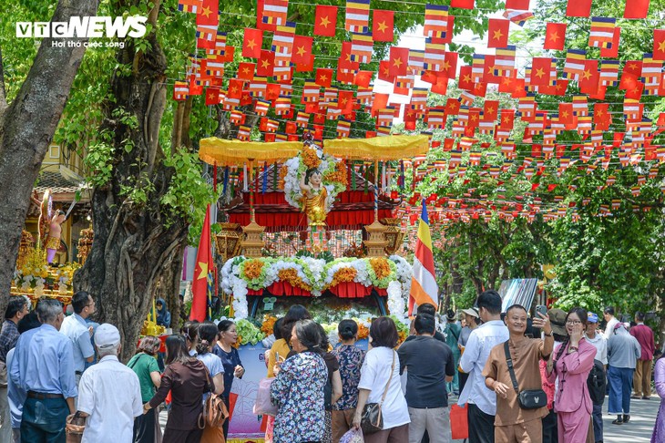 Ngôi chùa hơn 500 năm tuổi ở Hà Nội trước giờ cung nghinh xá lợi Đức Phật - ảnh 1