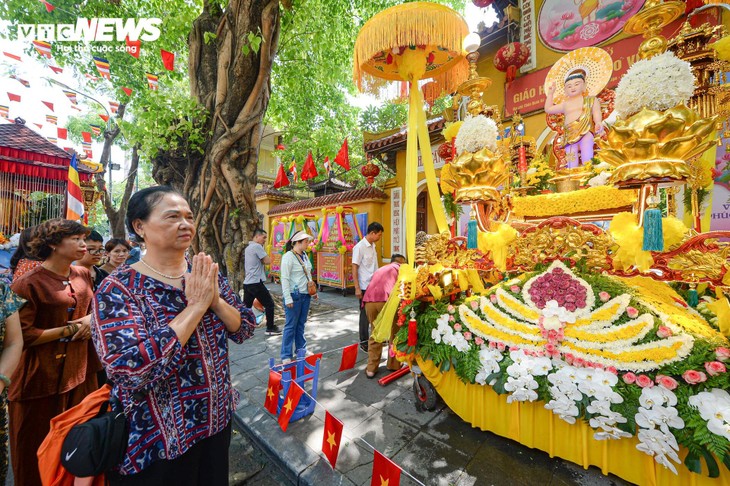 Ngôi chùa hơn 500 năm tuổi ở Hà Nội trước giờ cung nghinh xá lợi Đức Phật - ảnh 2