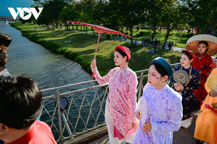 Việt phong hội tụ: Cuộc diễu hành Việt phục lớn nhất tại Huế - ảnh 13