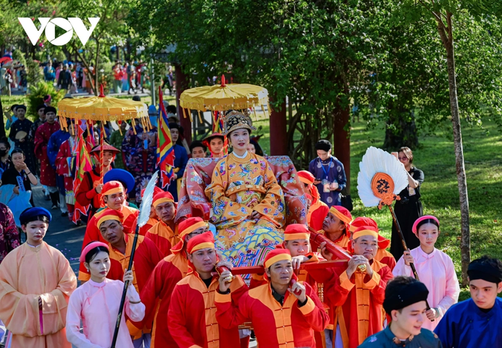 Việt phong hội tụ: Cuộc diễu hành Việt phục lớn nhất tại Huế - ảnh 7