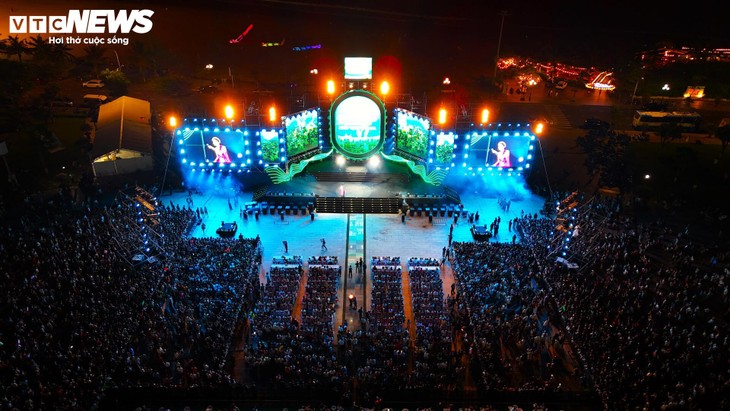 Bùng nổ sắc màu đêm khai mạc Lễ hội Du lịch hè Bình Định 2025 - ảnh 9