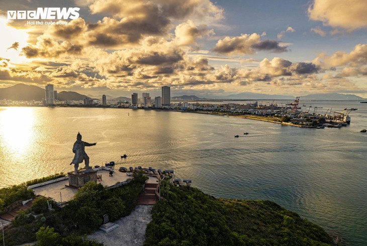 Tượng Trần Hưng Đạo ở Quy Nhơn: Bí ẩn linh thiêng trên đỉnh núi giữa lòng biển - ảnh 12