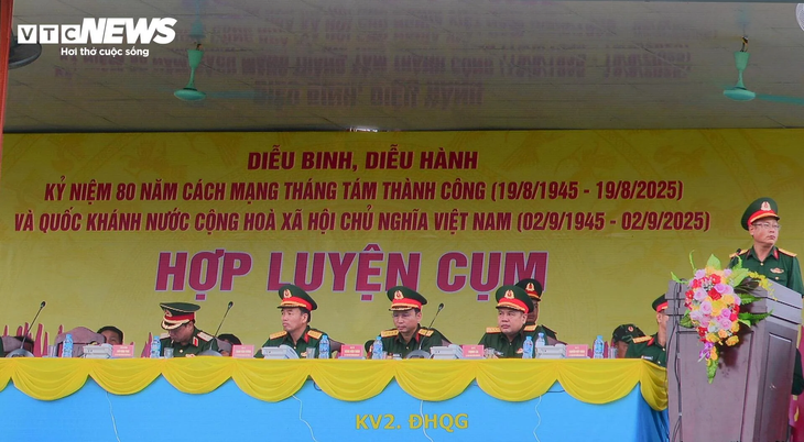 Chiến sĩ “khối hoa hậu” rạng rỡ trong buổi hợp luyện diễu binh Quốc khánh 2/9 - ảnh 10