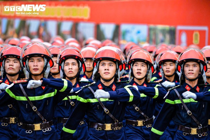 Bước chân thép giữa nắng lửa của nữ đặc nhiệm trước lễ diễu binh 2/9 - ảnh 10
