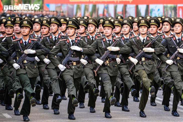 Bước chân thép giữa nắng lửa của nữ đặc nhiệm trước lễ diễu binh 2/9 - ảnh 11