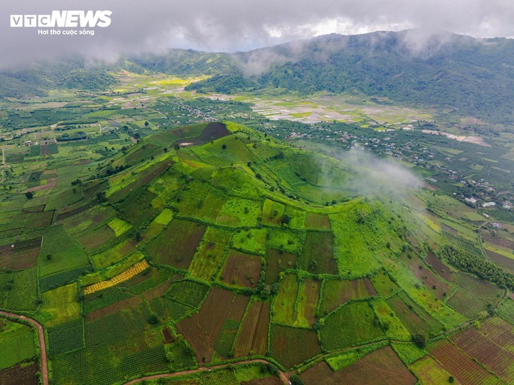 Chiêm ngưỡng núi lửa Chư Đăng Ya triệu năm tuổi ở Gia Lai - ảnh 4