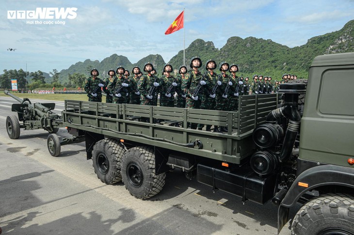Tên lửa, xe chiến đấu 'Made in Vietnam' phô diễn sức mạnh tại buổi hợp luyện A80 - ảnh 10