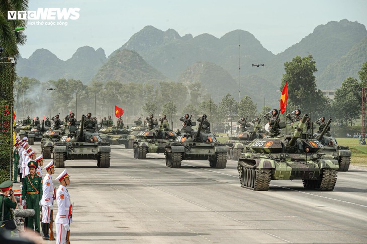 Tên lửa, xe chiến đấu 'Made in Vietnam' phô diễn sức mạnh tại buổi hợp luyện A80 - ảnh 1