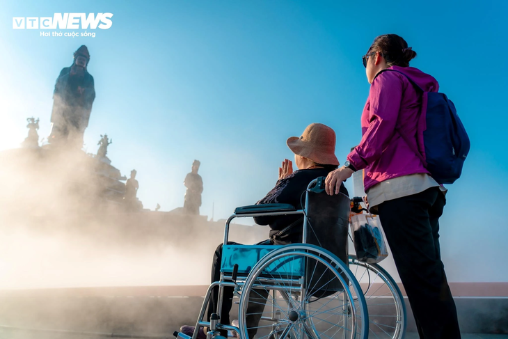 Ngắm núi Bà Đen hùng vĩ, huyền ảo từ trên cao - ảnh 13