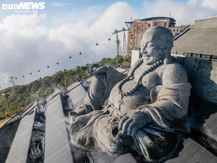 Ngắm núi Bà Đen hùng vĩ, huyền ảo từ trên cao - ảnh 7