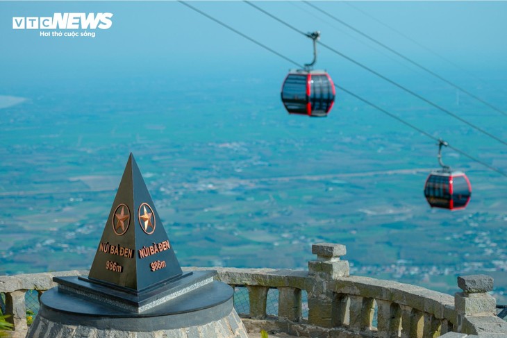 Ngắm núi Bà Đen hùng vĩ, huyền ảo từ trên cao - ảnh 8