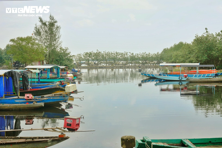 Làng du lịch nổi tiếng Huế gửi thông điệp bảo vệ môi trường vào tranh bích hoạ - ảnh 1