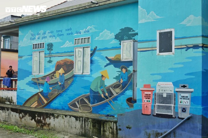 Làng du lịch nổi tiếng Huế gửi thông điệp bảo vệ môi trường vào tranh bích hoạ - ảnh 8