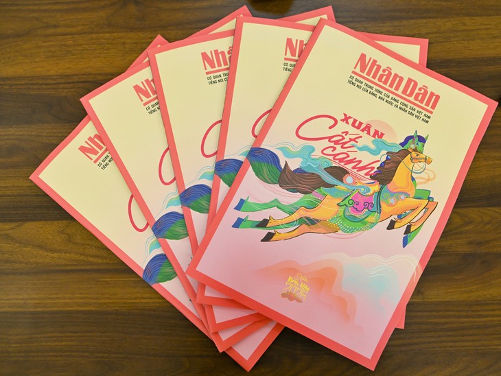 5.000 tờ báo Xuân Nhân Dân được trao tặng cho cán bộ, chiến sĩ Hải quân và nhân dân Trường Sa - ảnh 4