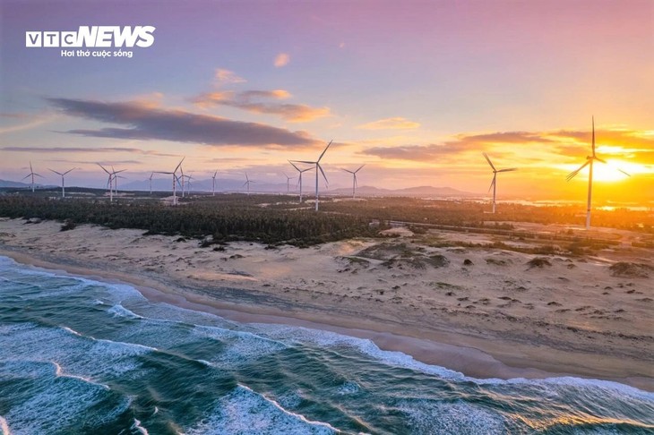 Ngắm những cánh đồng điện gió đem “lợi đơn lợi kép” cho Gia Lai - ảnh 2