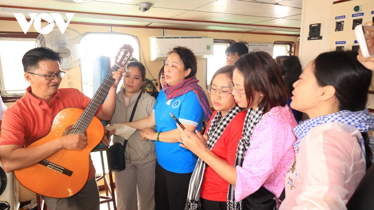 Hải trình mang mùa Xuân đến các nhà giàn DK1 - ảnh 12