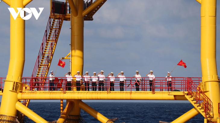 Hải trình mang mùa Xuân đến các nhà giàn DK1 - ảnh 14