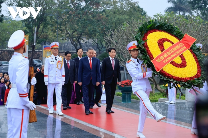 Lãnh đạo Đảng, Nhà nước vào Lăng viếng Chủ tịch Hồ Chí Minh - ảnh 6