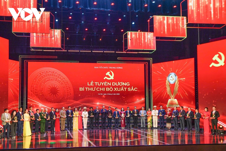 Toàn cảnh Lễ tuyên dương Bí thư chi bộ xuất sắc và trao giải Búa liềm Vàng - ảnh 1
