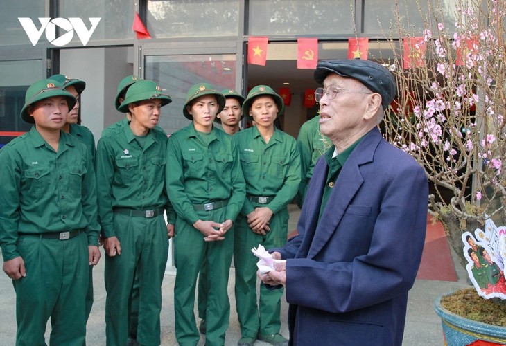 Du khách hào hứng trải nghiệm không gian “Tết chiến sĩ Điện Biên - Xuân 1954” - ảnh 13