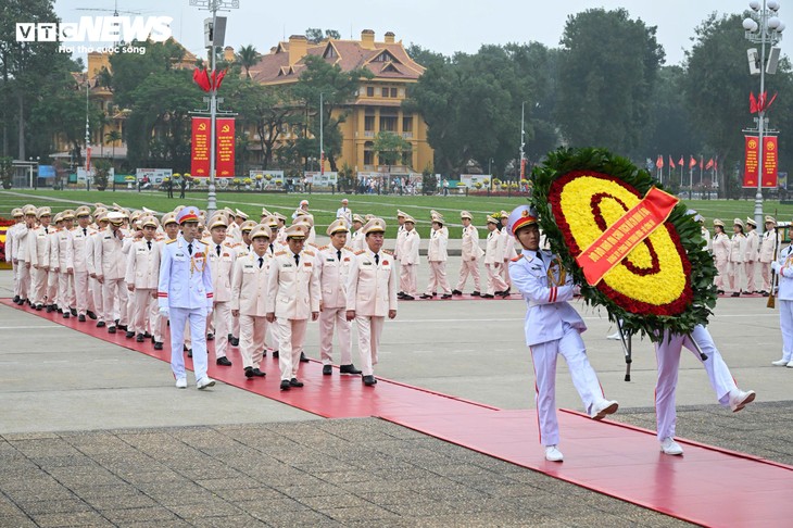 Lãnh đạo Đảng, Nhà nước vào Lăng viếng Chủ tịch Hồ Chí Minh nhân dịp Tết Bính Ngọ - ảnh 10