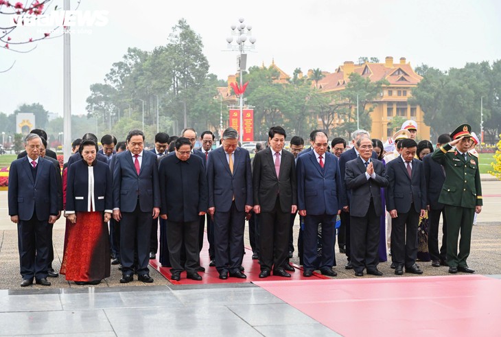 Lãnh đạo Đảng, Nhà nước vào Lăng viếng Chủ tịch Hồ Chí Minh nhân dịp Tết Bính Ngọ - ảnh 4