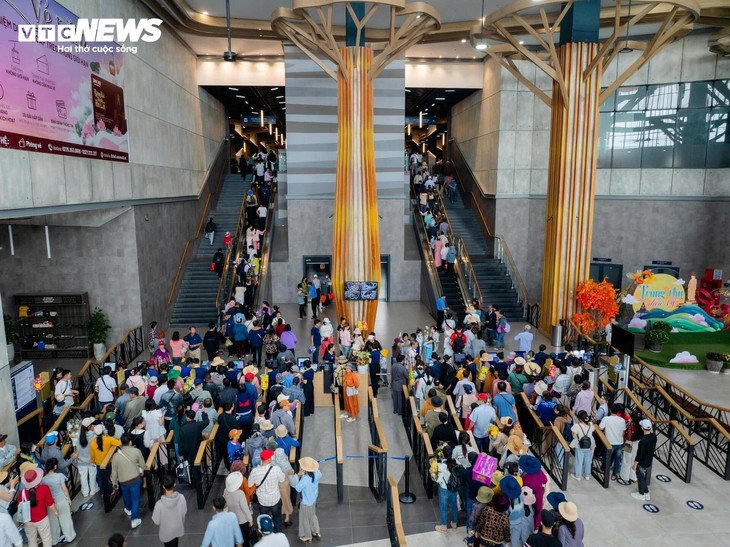 Đầu năm lên núi Bà Đen check-in với vườn hoa tulip rực sắc - ảnh 1