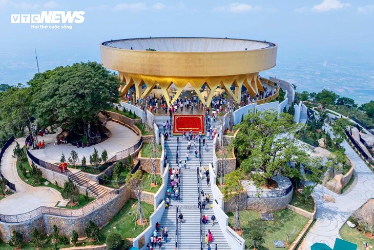 Đầu năm lên núi Bà Đen check-in với vườn hoa tulip rực sắc - ảnh 22