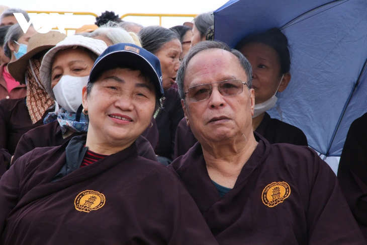 Tam Chúc tấp nập khách du xuân trong ngày nắng đẹp - ảnh 14