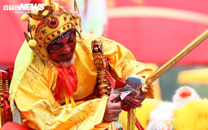 Độc đáo nghi lễ rước 'vua, chúa sống' tại lễ hội Đền Sái - ảnh 12