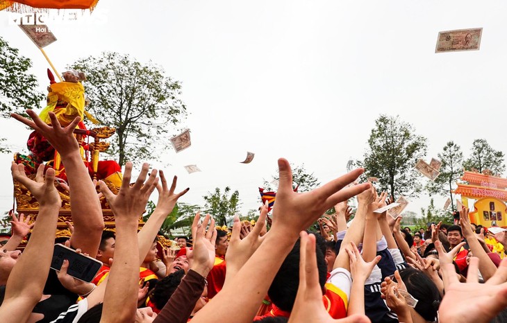 Độc đáo nghi lễ rước 'vua, chúa sống' tại lễ hội Đền Sái - ảnh 14