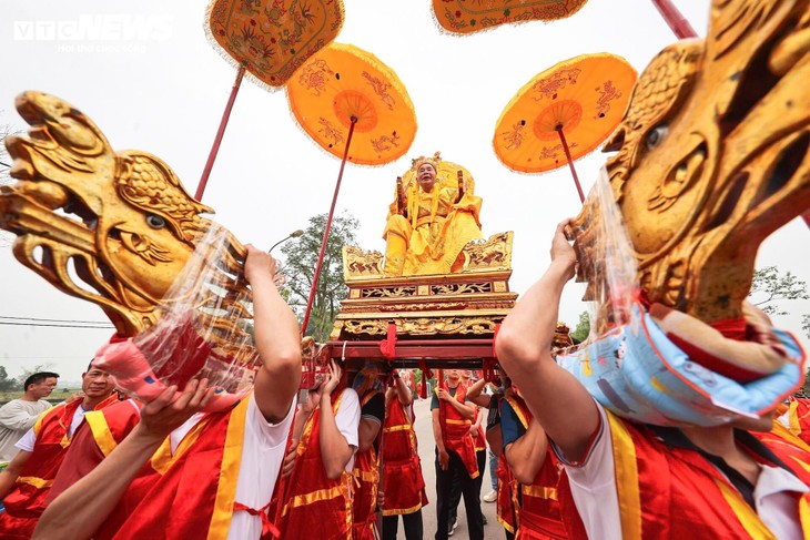 Độc đáo nghi lễ rước 'vua, chúa sống' tại lễ hội Đền Sái - ảnh 4