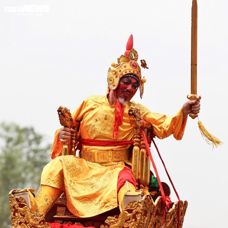 Độc đáo nghi lễ rước 'vua, chúa sống' tại lễ hội Đền Sái - ảnh 6