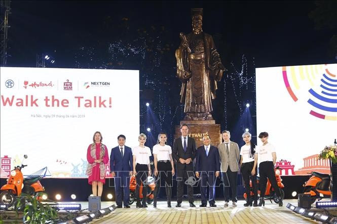 응우옌 쑤언 푹 정부총리, 지속가능한 패션행사 “Walk the Talk”참석 - ảnh 1