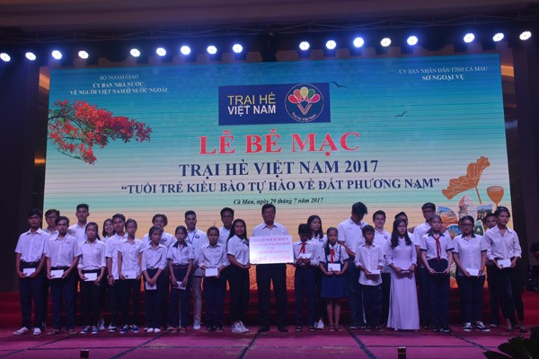 Xúc động giây phút bế mạc Trại hè Việt Nam 2017 - ảnh 3