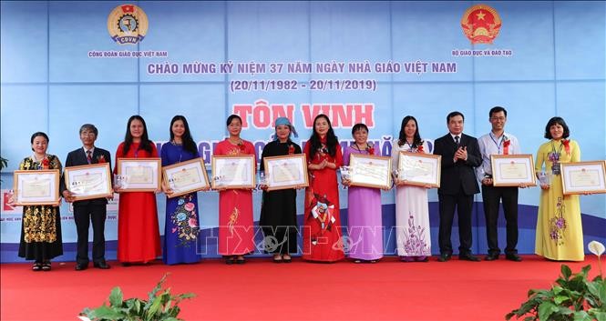 Tôn vinh 183 nhà giáo tiêu biểu trong chương trình “Nhà giáo của năm” 2019 - ảnh 1