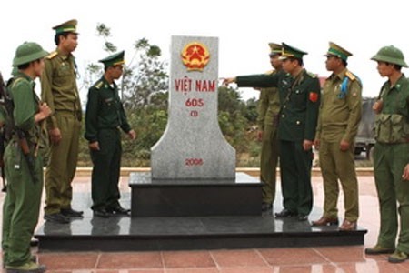 Propinsi Son La telah menetapkan 100 tonggak  di perbatasan  antara Vietnam dan Laos - ảnh 1