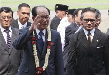 Pemimpin  nomor 2 RDR Korea  Kim Yong Nam  berkunjung di Indonesia - ảnh 1