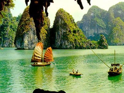 Orang Thailand dengan Teluk Ha Long. - ảnh 1