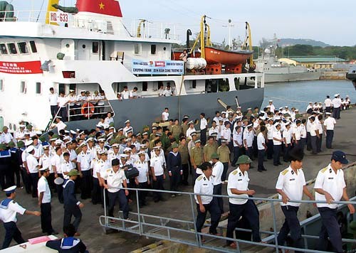  Orang Vietnam di Perancis menyambut kegiatan mendukung pulau Truong Sa - ảnh 1