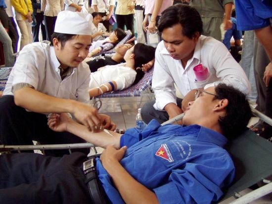 Program memuliakan pemberi donor darah sukarela. - ảnh 1