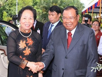 Wapres RDR Laos  Buonnhang Vorachit  melakukan kunjungan resmi di Vietnam. - ảnh 1