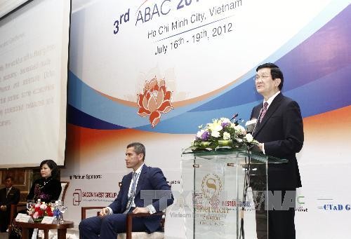 Presiden Vietnam Truong Tan Sang menghadiri acara pembukaan persidangan ke-3 ABAC-2012 - ảnh 1