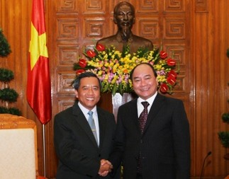 Deputi PM Vietnam Nguyen Xuan Phuc menerima Menteri Ilmu Pengetahuan dan Teknologi Laos - ảnh 1