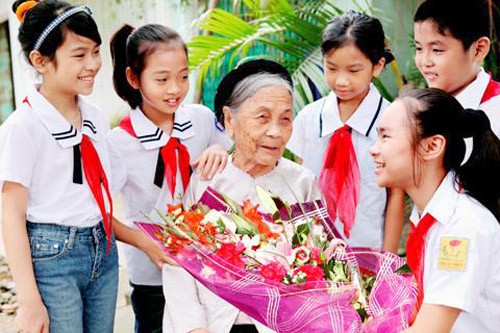 Aktivitas  “balas budi” terhadap prajurit penyandang cacad, pahlawan yang gugur dan orang yang berjasa terhadap revolusi di Vietnam - ảnh 1