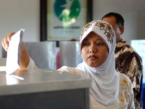 Puluhan partai politik Indonesia mendaftarkan nama kampanye pemilu mendatang. - ảnh 1